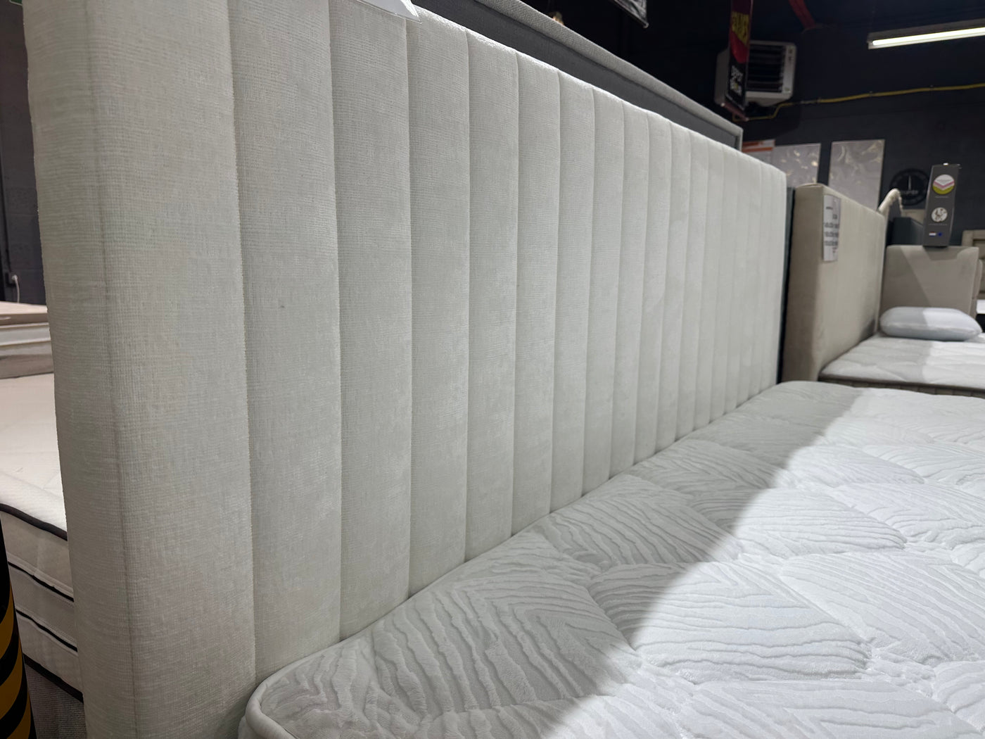 Lit boxspring 'MORINO' + matelas